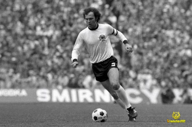 Beckenbauer là một cầu thủ cực kỳ tài năng và luôn góp mặt trong top hậu vệ hay nhất World Cup