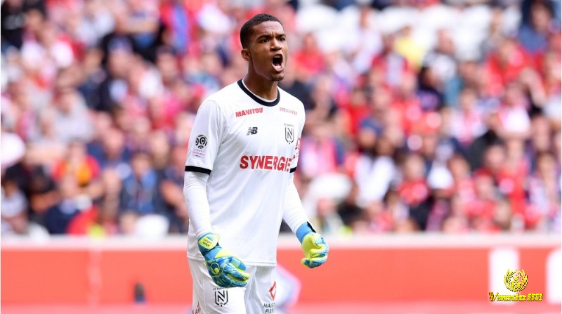 Thủ môn hay nhất Ligue 1 xuất sắc với khả năng bắt phạt đền - Alban Lafont