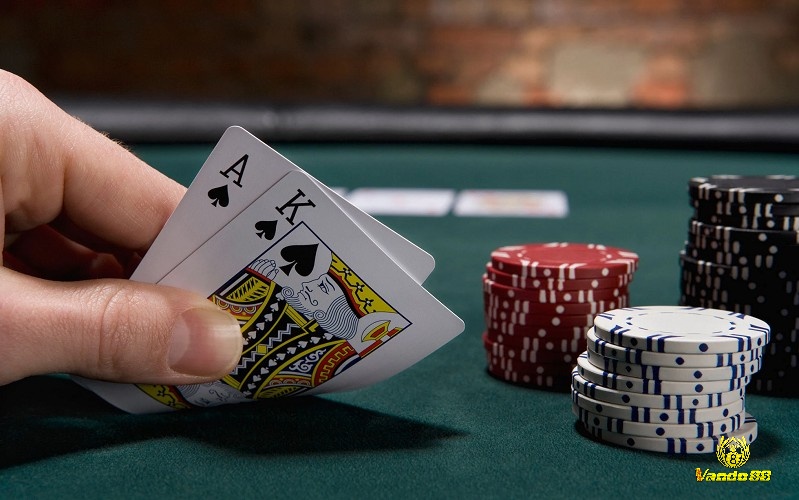 Luật chơi Poker quốc tế tại các vòng như thế nào?