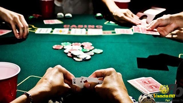 Luật chơi Poker quốc tế - Cách phân định thắng thua